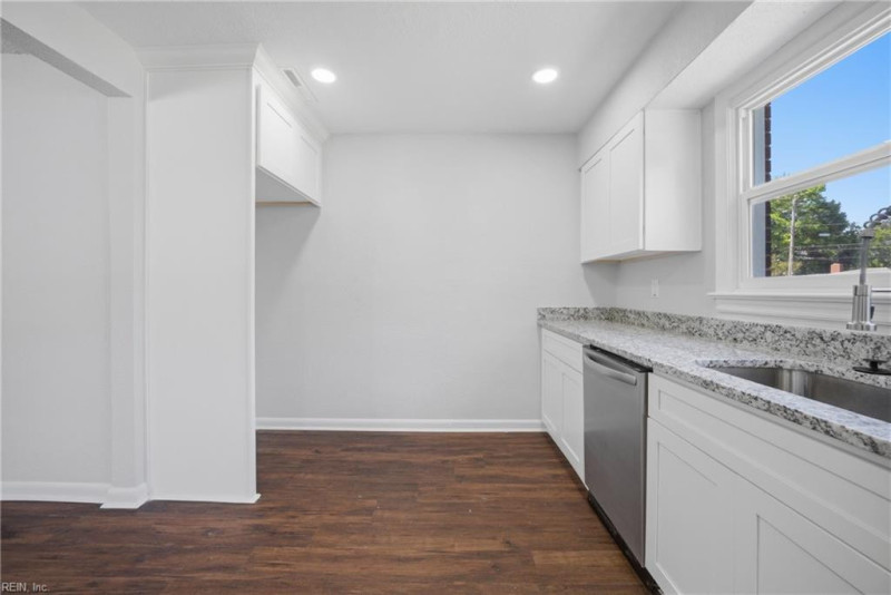 Photo 16 of 31 residential for sale in Norfolk virginia