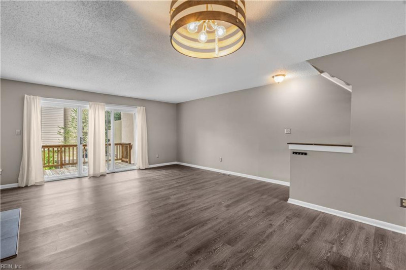 Photo 12 of 31 residential for sale in Virginia Beach virginia