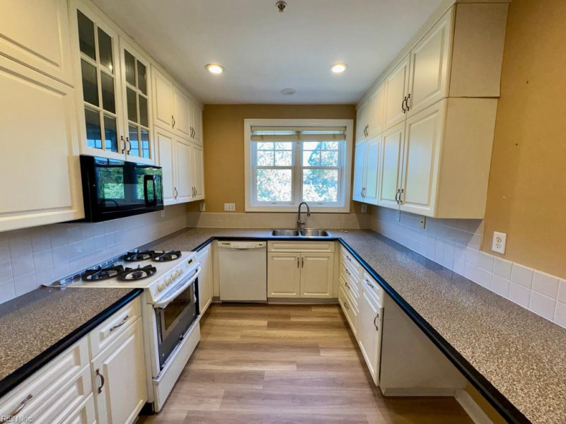 Photo 4 of 11 residential for sale in Norfolk virginia