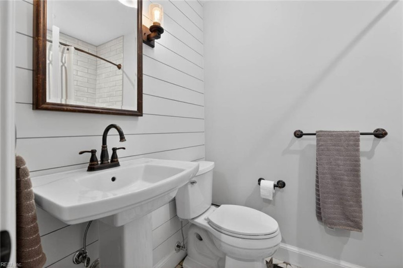 Photo 16 of 50 residential for sale in Chesapeake virginia