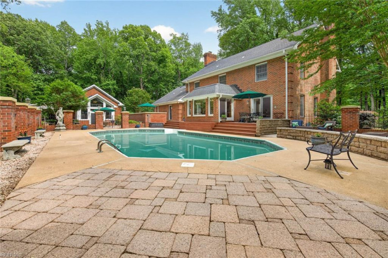 Photo 4 of 50 residential for sale in Chesapeake virginia