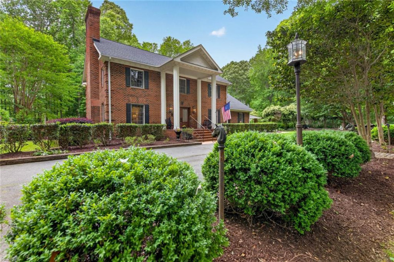 Photo 5 of 50 residential for sale in Chesapeake virginia