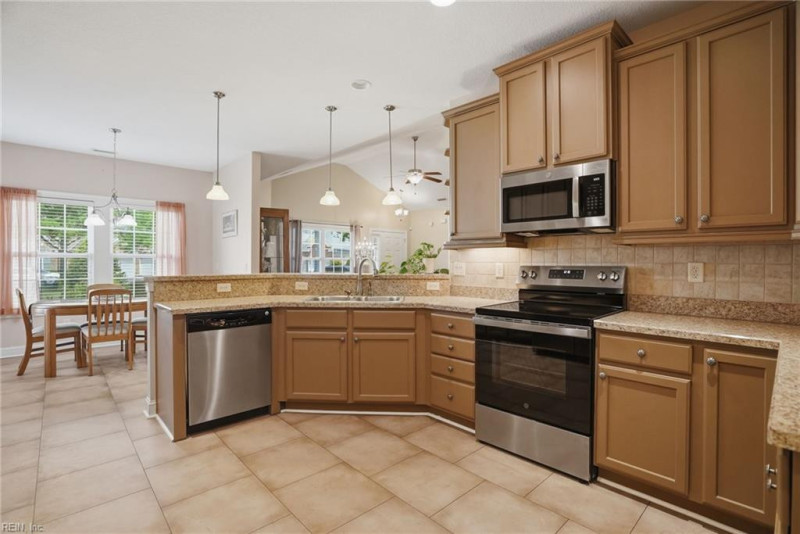 Photo 11 of 50 residential for sale in Chesapeake virginia