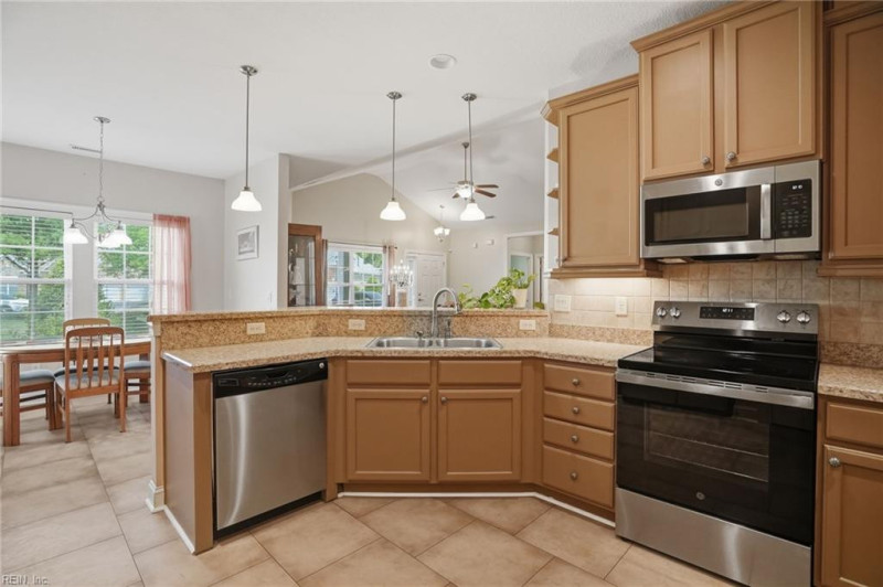 Photo 13 of 50 residential for sale in Chesapeake virginia