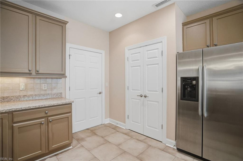 Photo 14 of 50 residential for sale in Chesapeake virginia
