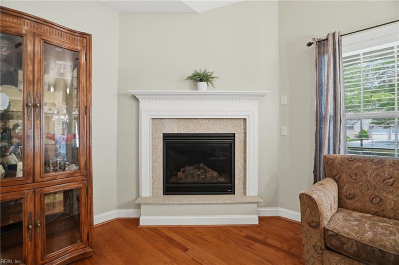 Photo 6 of 50 residential for sale in Chesapeake virginia