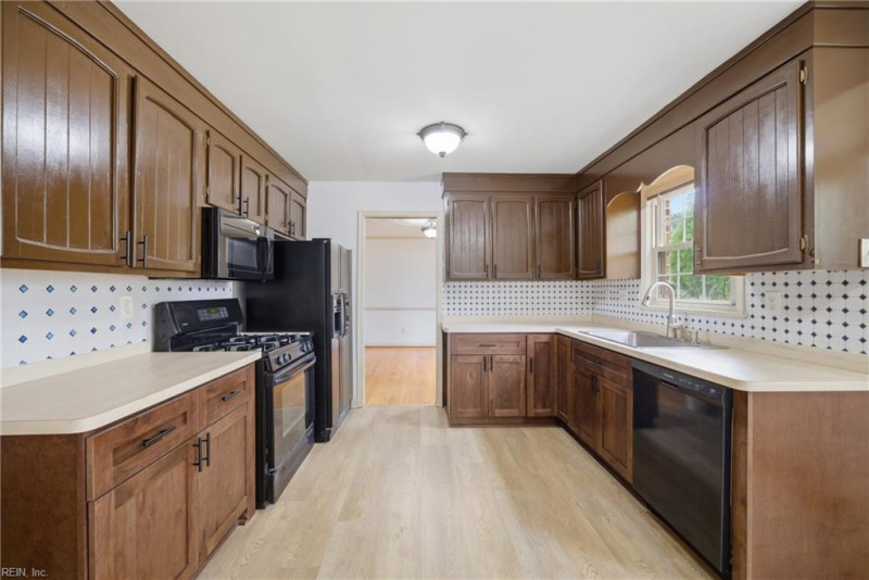 Photo 11 of 42 residential for sale in Virginia Beach virginia