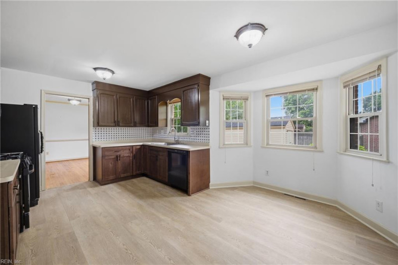 Photo 8 of 42 residential for sale in Virginia Beach virginia
