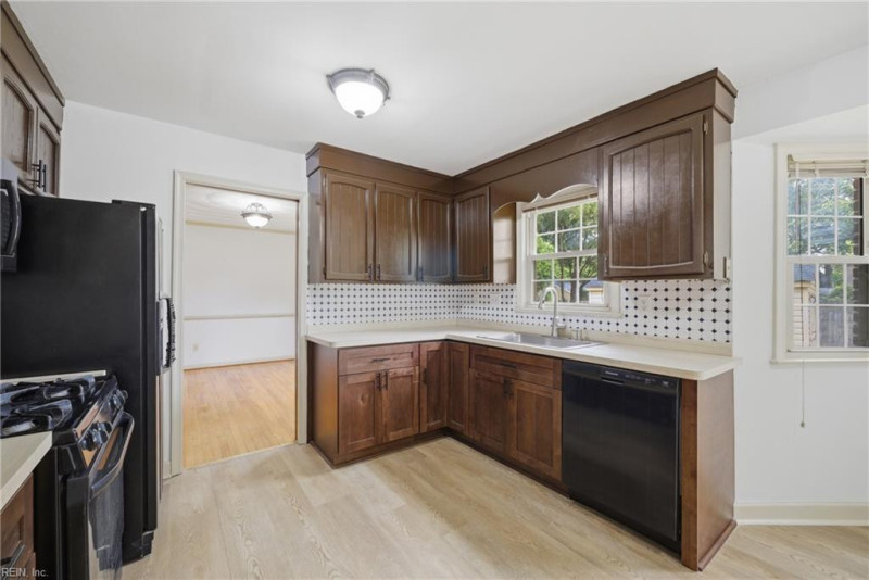 Photo 9 of 42 residential for sale in Virginia Beach virginia