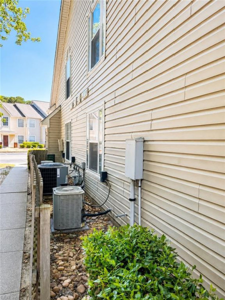 Photo 4 of 22 residential for sale in Virginia Beach virginia