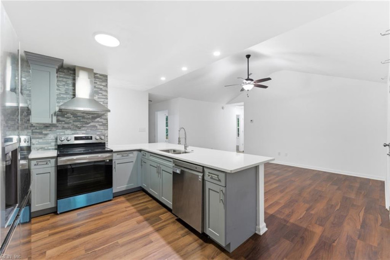 Photo 12 of 37 residential for sale in Virginia Beach virginia