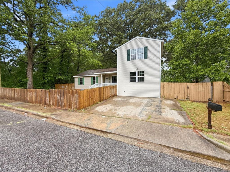 Photo 5 of 37 residential for sale in Virginia Beach virginia