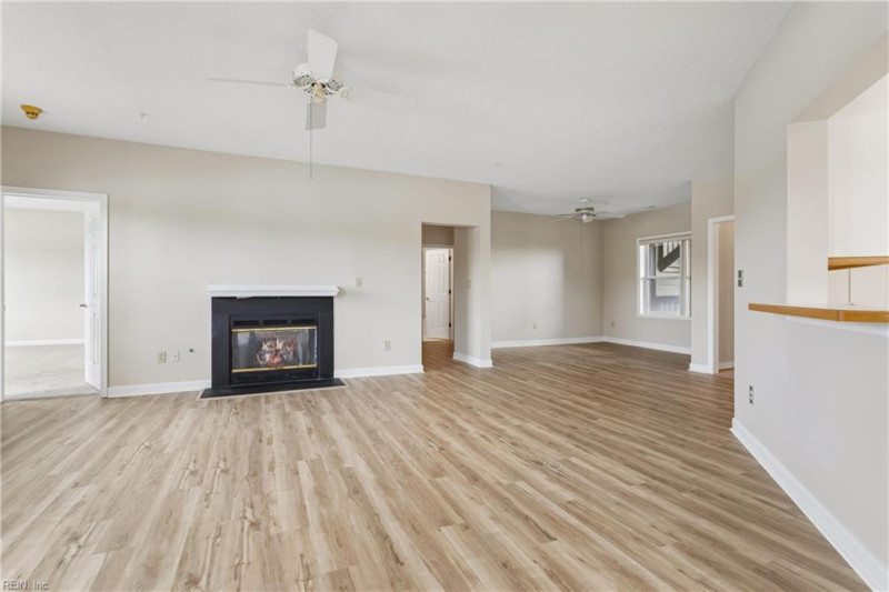 Photo 13 of 42 residential for sale in Hampton virginia