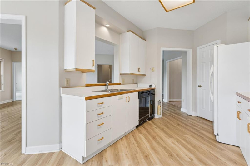 Photo 18 of 42 residential for sale in Hampton virginia