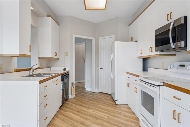 Photo 19 of 42 residential for sale in Hampton virginia