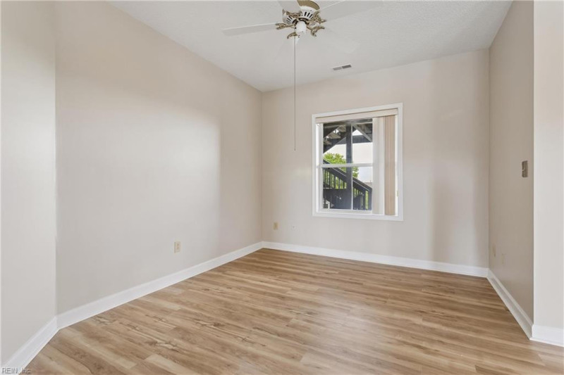 Photo 8 of 42 residential for sale in Hampton virginia