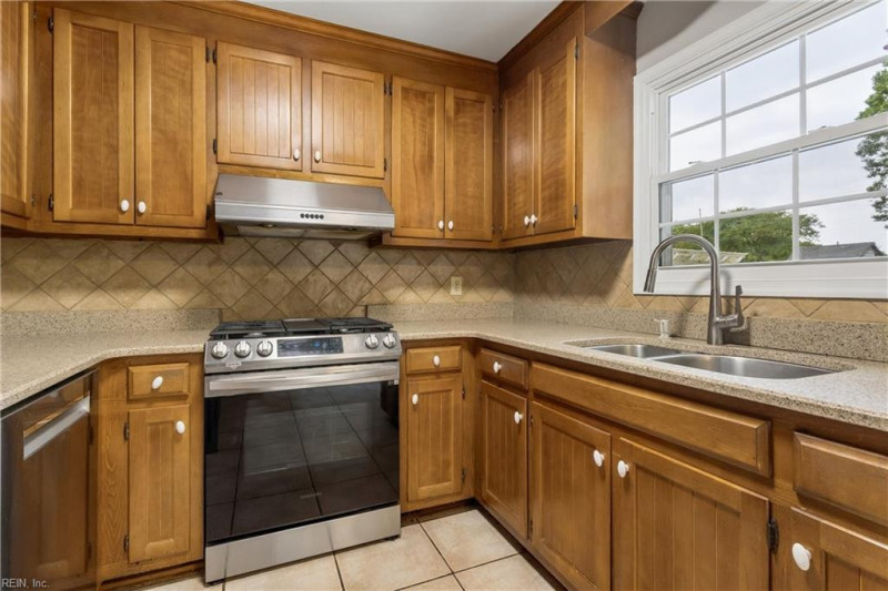 Photo 7 of 30 residential for sale in Newport News virginia