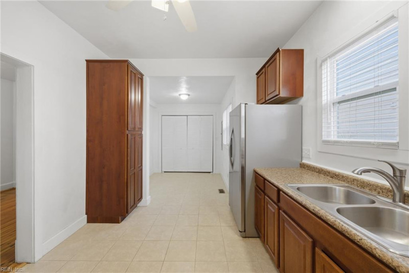 Photo 17 of 37 residential for sale in Norfolk virginia