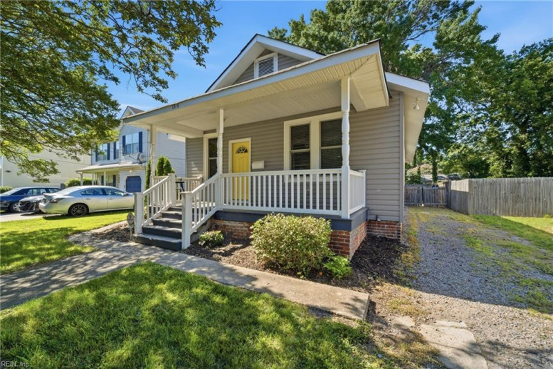 Photo 3 of 37 residential for sale in Norfolk virginia