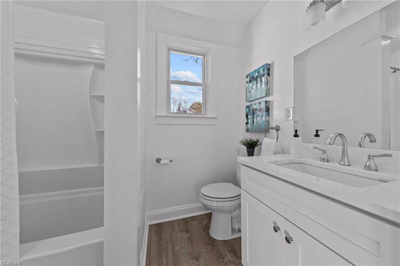 Photo 14 of 27 residential for sale in Chesapeake virginia