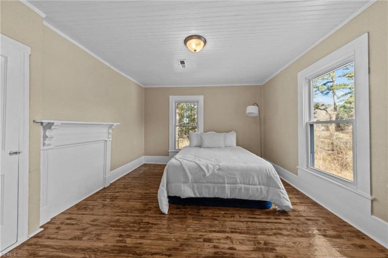 Photo 17 of 27 residential for sale in Chesapeake virginia