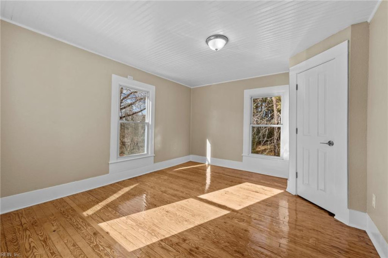 Photo 18 of 27 residential for sale in Chesapeake virginia
