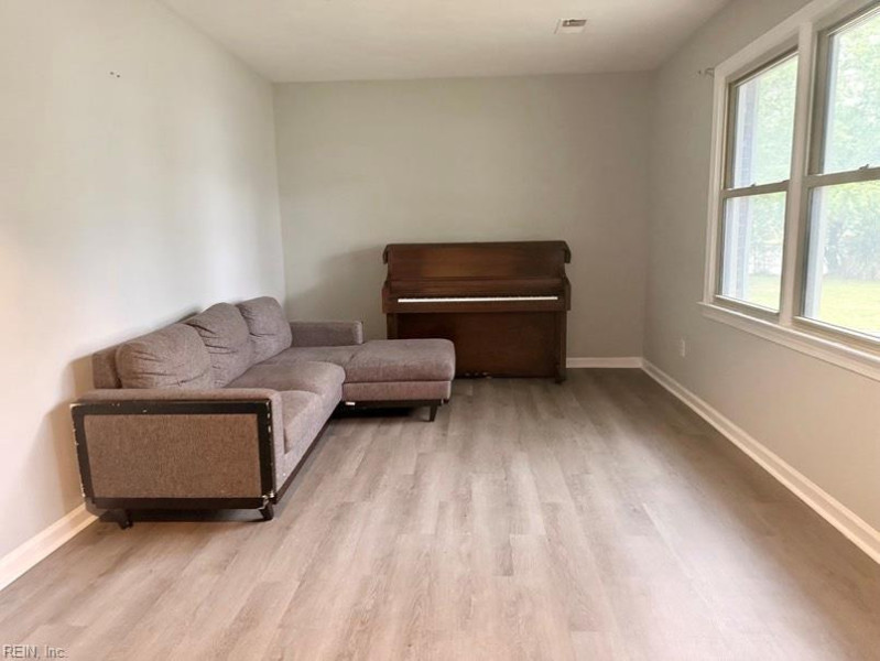 Photo 4 of 13 residential for sale in Norfolk virginia