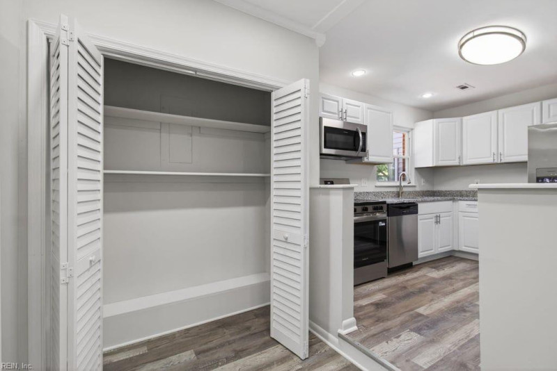 Photo 6 of 35 residential for sale in Newport News virginia