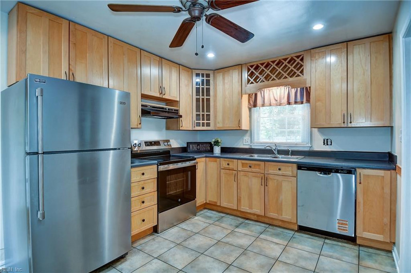 Photo 10 of 45 residential for sale in Virginia Beach virginia