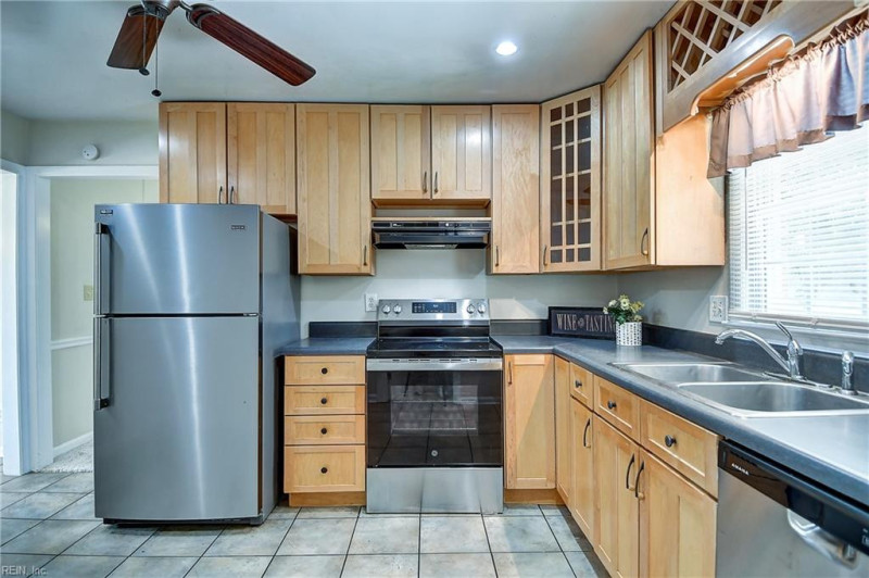 Photo 11 of 45 residential for sale in Virginia Beach virginia