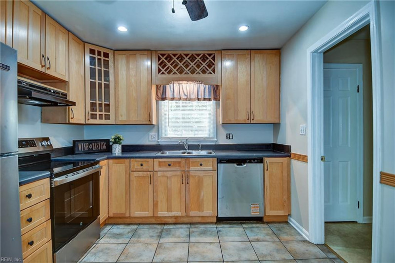 Photo 9 of 45 residential for sale in Virginia Beach virginia