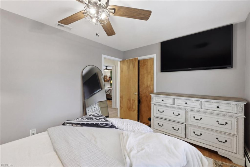 Photo 13 of 24 residential for sale in Virginia Beach virginia