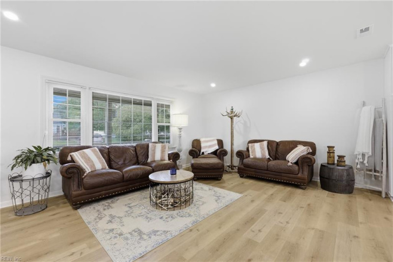 Photo 4 of 24 residential for sale in Virginia Beach virginia