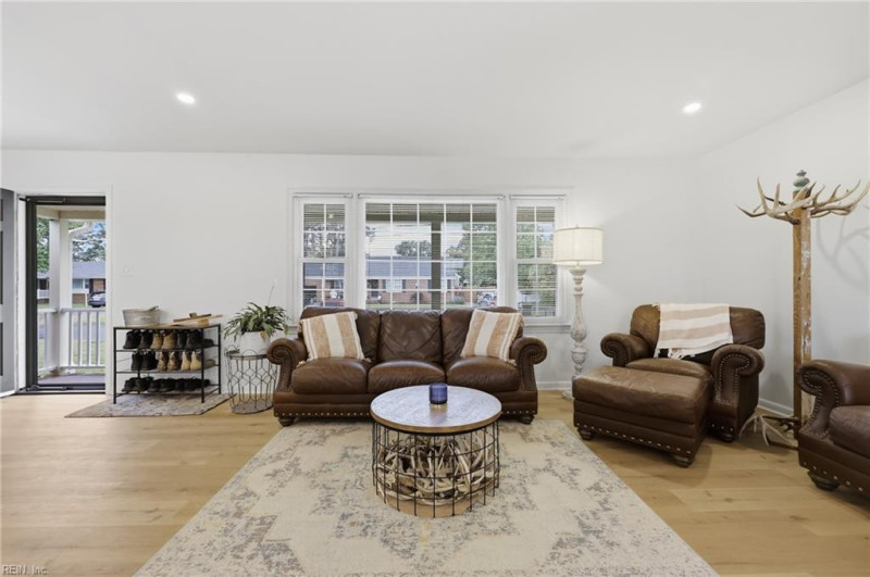 Photo 5 of 24 residential for sale in Virginia Beach virginia