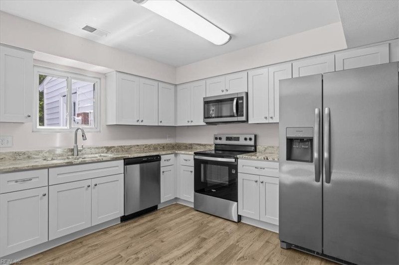 Photo 11 of 35 residential for sale in Virginia Beach virginia