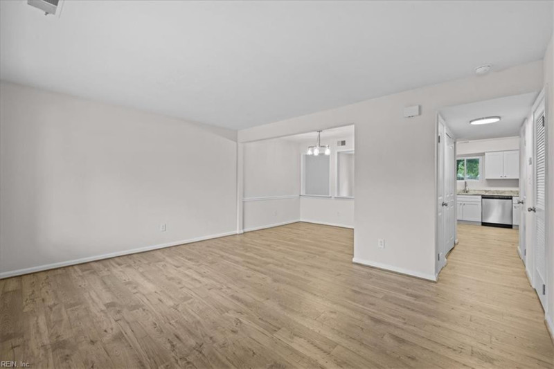 Photo 4 of 35 residential for sale in Virginia Beach virginia