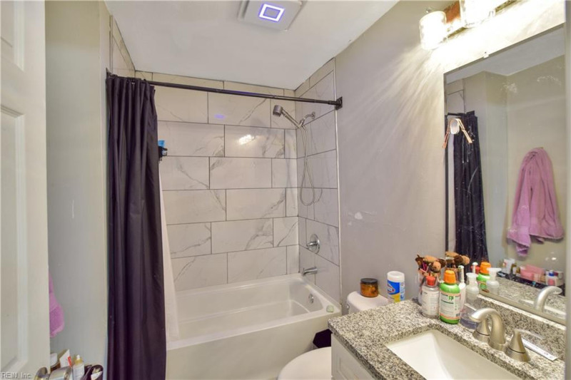Photo 16 of 23 residential for sale in Portsmouth virginia