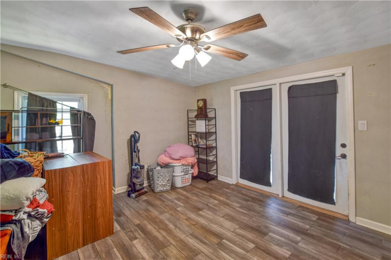 Photo 17 of 23 residential for sale in Portsmouth virginia