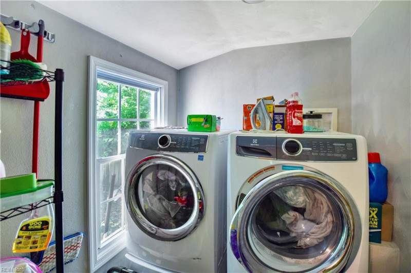 Photo 18 of 23 residential for sale in Portsmouth virginia