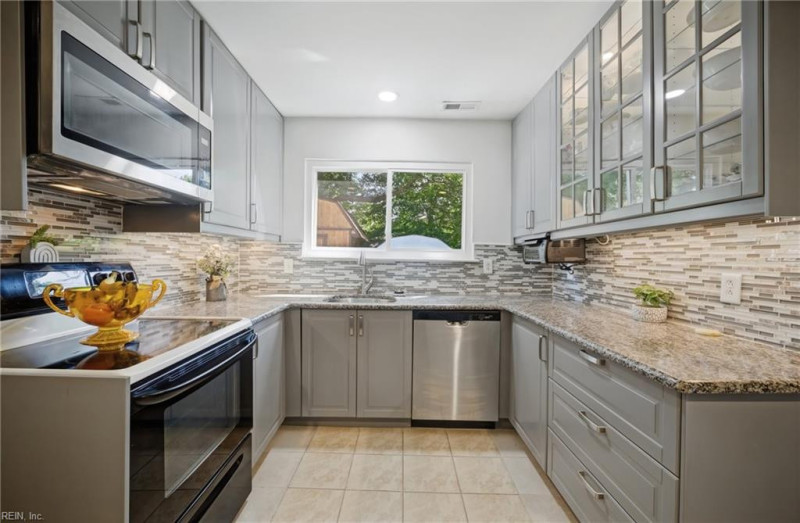 Photo 10 of 34 residential for sale in Virginia Beach virginia