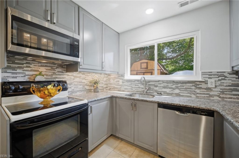 Photo 11 of 34 residential for sale in Virginia Beach virginia