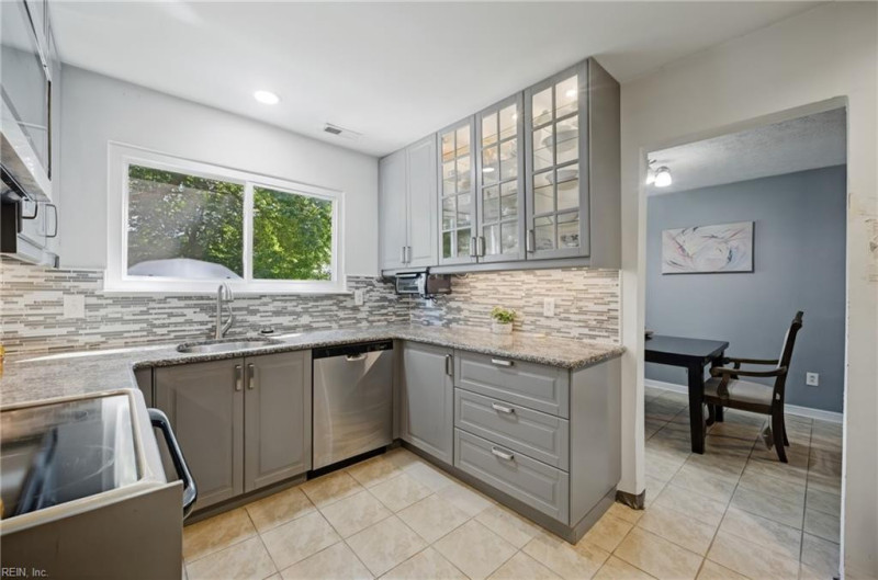 Photo 12 of 34 residential for sale in Virginia Beach virginia