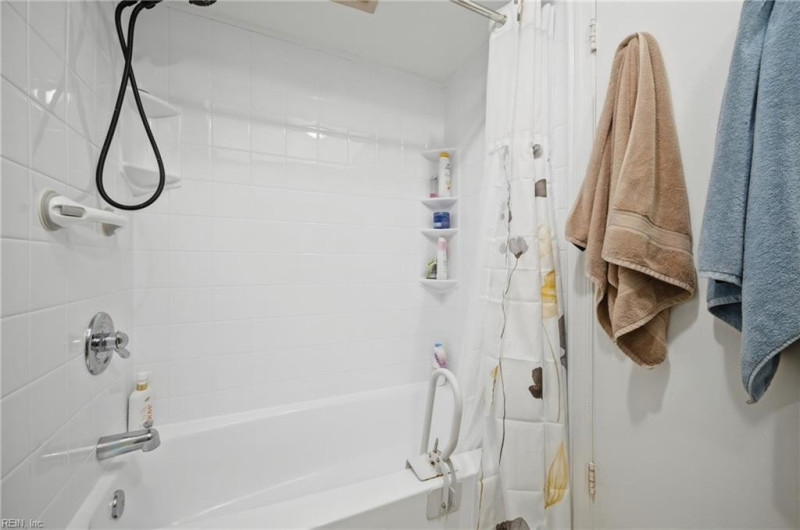 Photo 13 of 34 residential for sale in Virginia Beach virginia