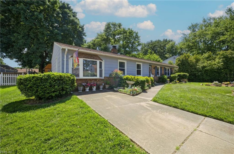 Photo 3 of 34 residential for sale in Virginia Beach virginia