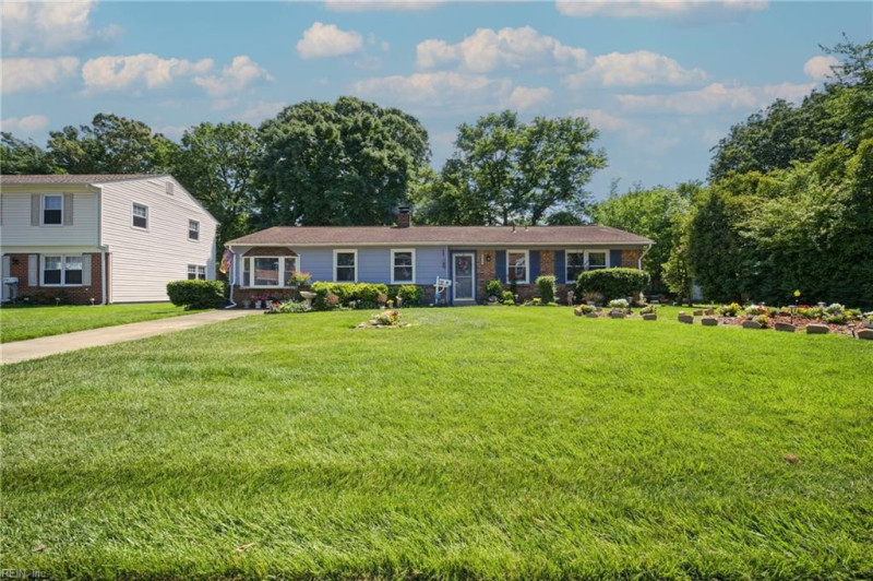 Photo 4 of 34 residential for sale in Virginia Beach virginia