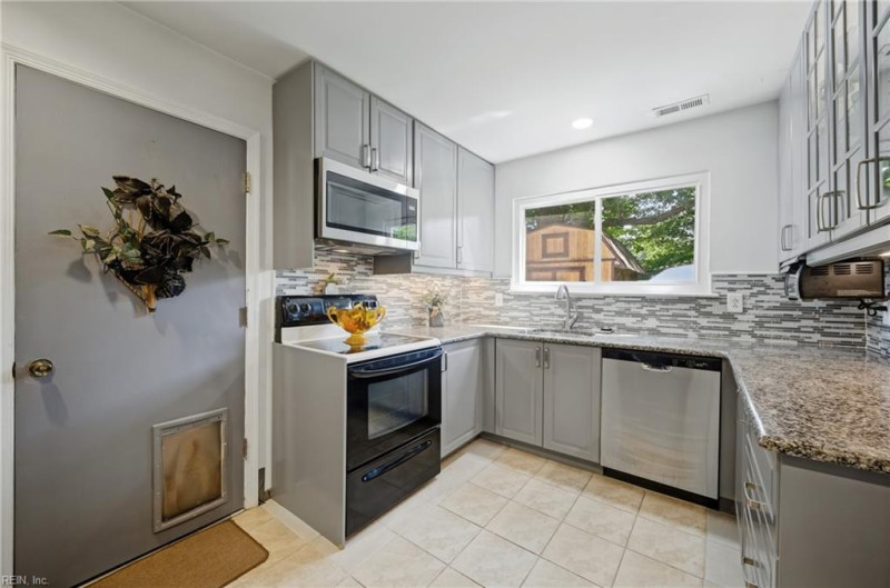 Photo 9 of 34 residential for sale in Virginia Beach virginia