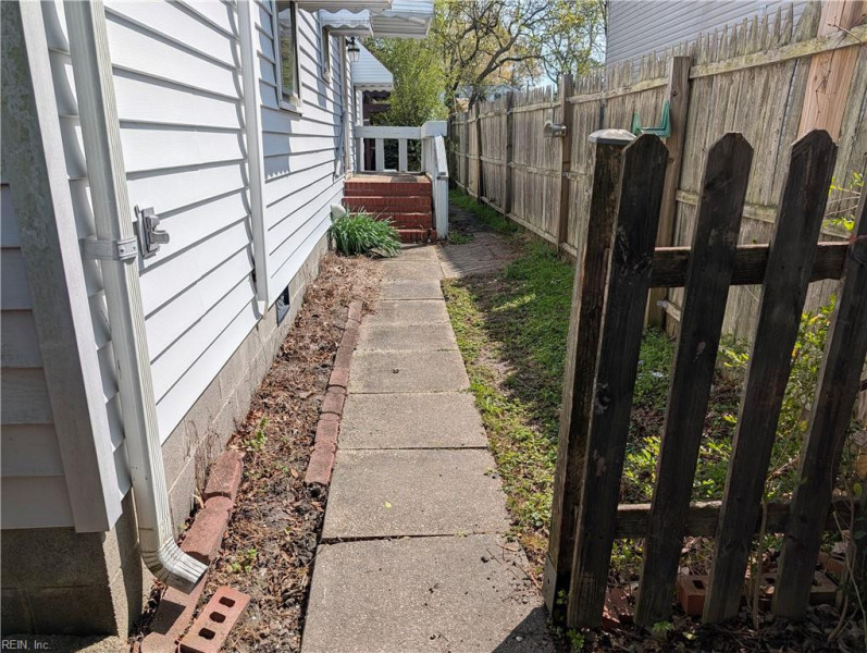 Photo 5 of 32 residential for sale in Chesapeake virginia Photo 5 of 32 residential for sale in Chesapeake virginia