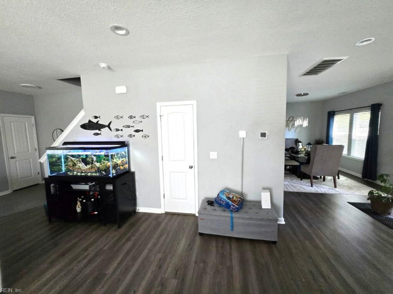 Photo 3 of 16 residential for sale in Suffolk virginia