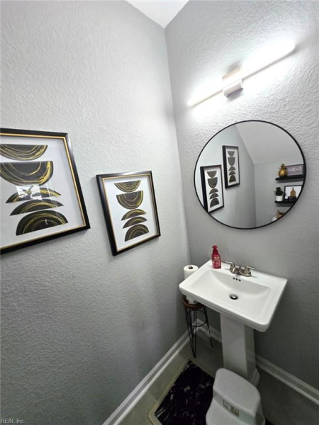 Photo 4 of 16 residential for sale in Suffolk virginia