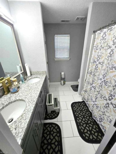 Photo 8 of 16 residential for sale in Suffolk virginia